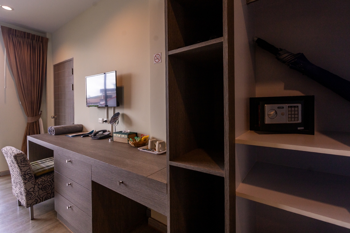 Superior Pool Access Room 